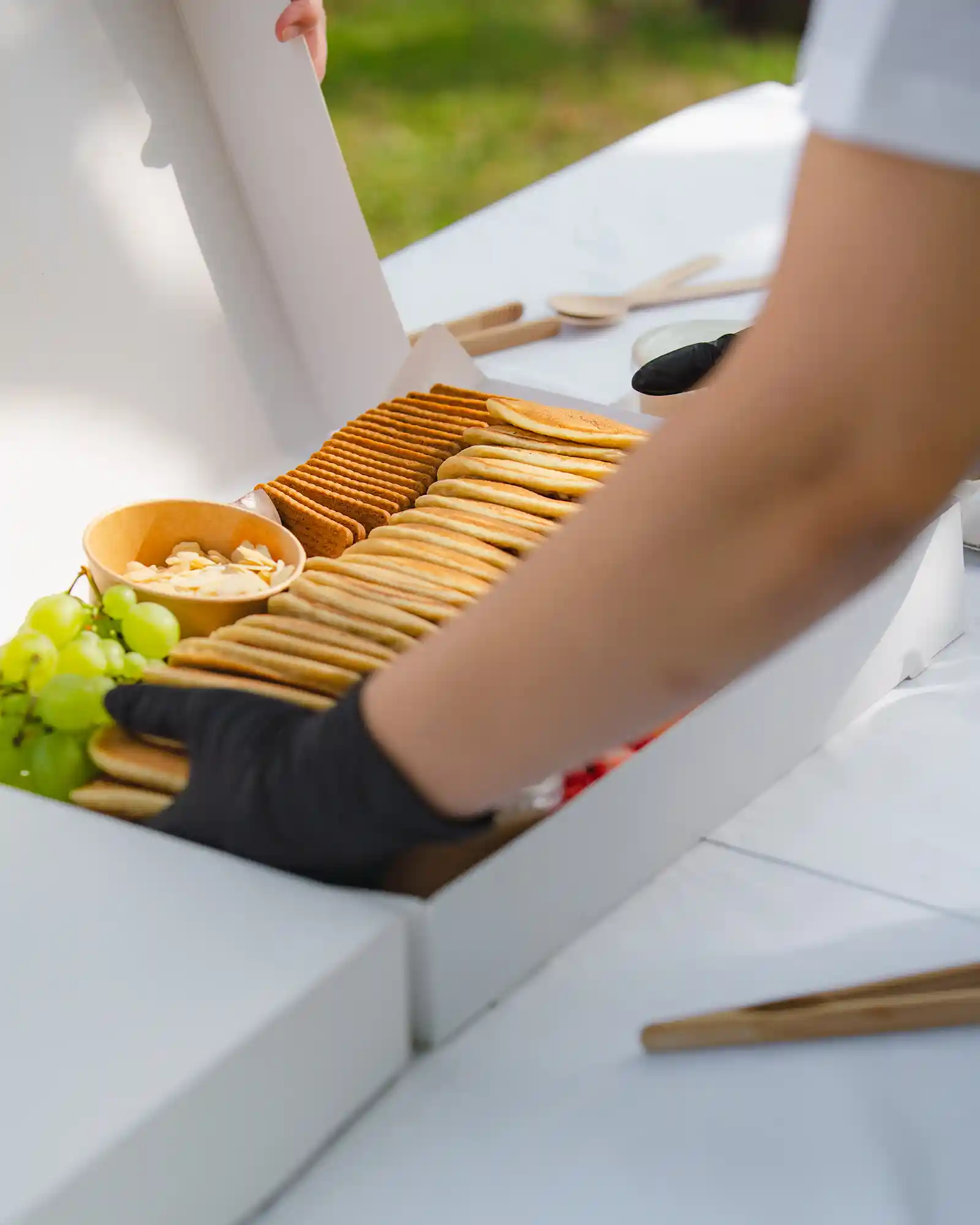 Box traiteur de pancakes fruités prête à partager
